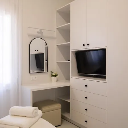 Apartman Apanemia Apartment *